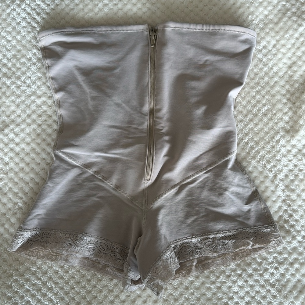 LEONISA Shapewear - Firm Tummy Control Compression Nude Bodysuit - Size Large